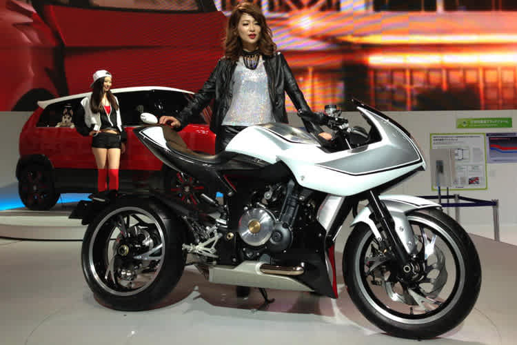 Die neue Suzuki Turbo RECURSION mit 588-ccm-Zweizylindermotor