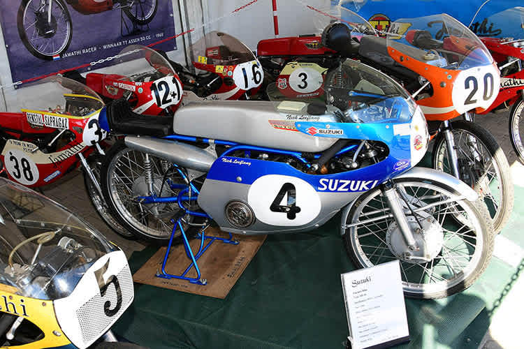 Die Zweizylinder-Suzuki mit 50 ccm