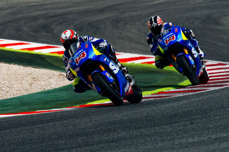 Suzuki-Test in Barcelona: Randy de Puniet vor Testfahrer Takuya Tsuda