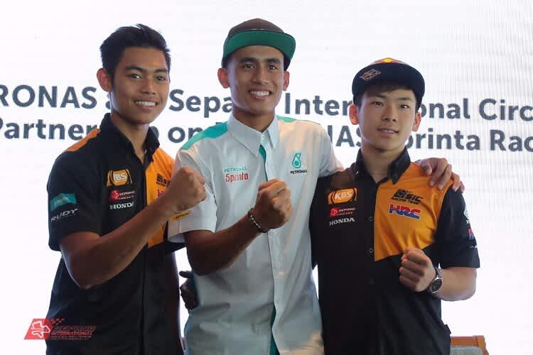 Hafizh Syahrin mit den Moto3-Piloten Norrodin und Sasaki