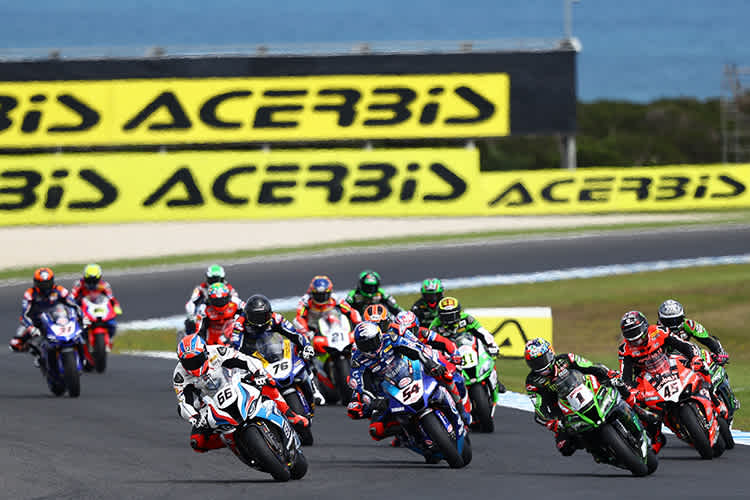 Beim Saisonfinale in Katar: Markus Reiterberger (li.) mit Tom Sykes