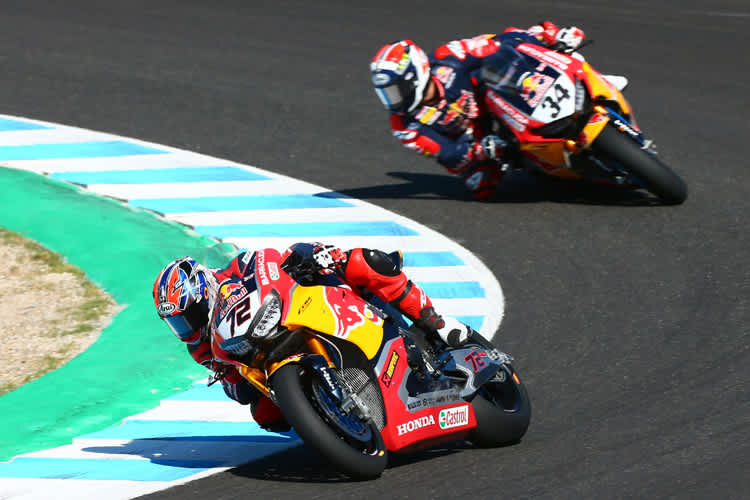 Am Ende des Feldes: Takumi Takahashi und Davide Giugliano