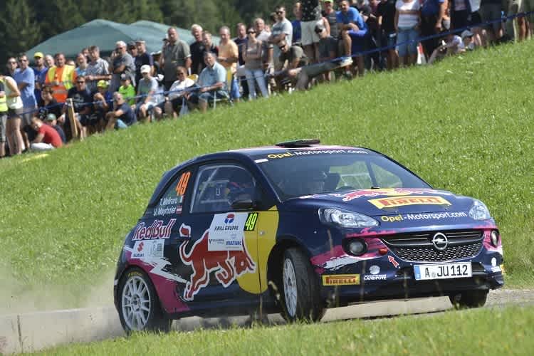 Tamara Molinaro im Werks-Opel Adam R2