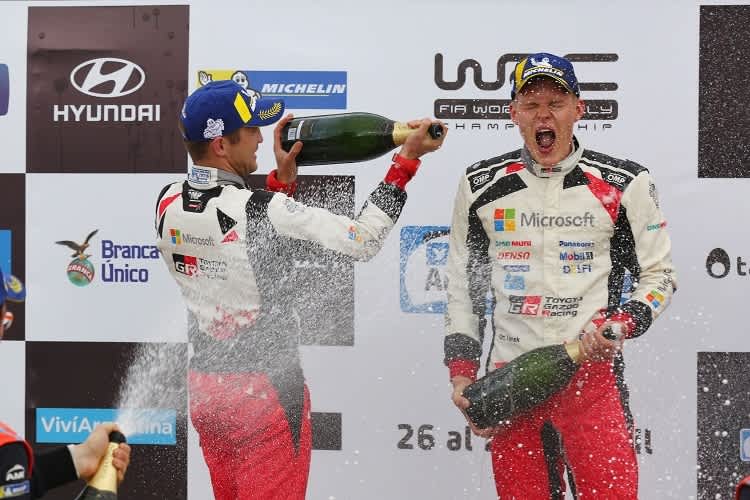 Die Sieger Martin Järveoja und Ott Tänak