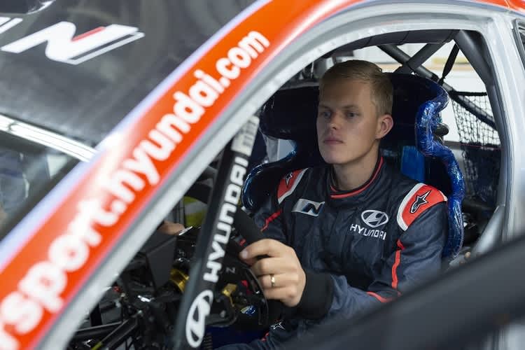 Ott Tänak sitzt als Titelverteidiger im Hyundai i20