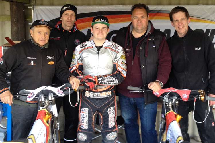 Im Team von Marcel Limberger (Mitte) ist auch Egon Müller (li.) dabei