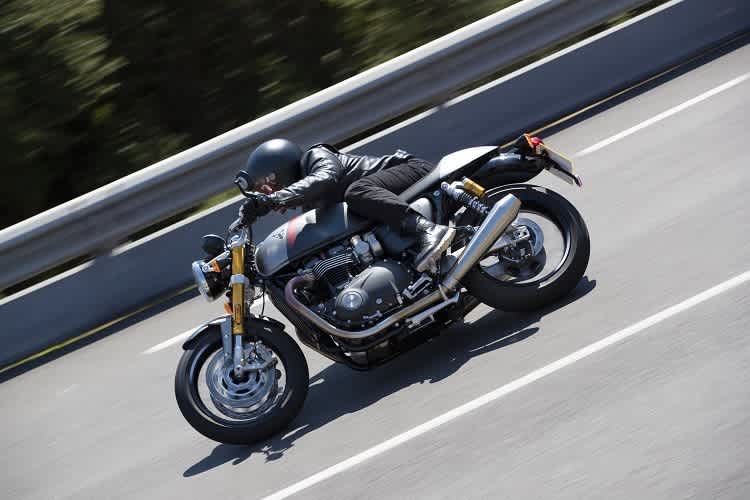Triumph Trhuxton RS: Sportlich fahren und noch lässig-cool aussehen dabei 
