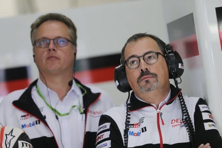 Rob Leupen (vorne) ist einer Geschäftsführer der Toyota Motorsport GmbH, die sich um das LMP1-Projekt des japanischen Herstellers federführend kümmert