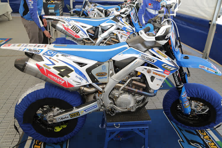 Vergleich zwischen Prototyp (vorne) und Serie