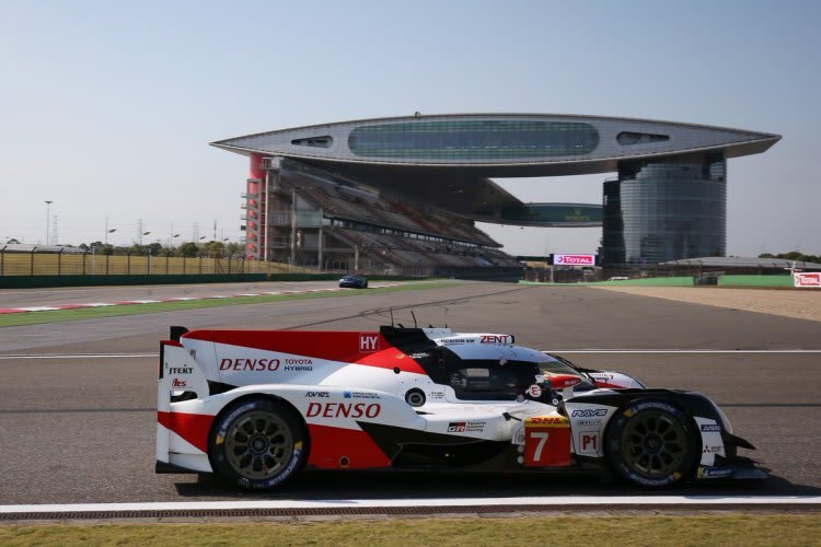 Startplatz eins für den Toyota TS050 Hybrid von Mike Conway, Kamui Kobayashi und José María López bei der FIA WEC in Shanghai