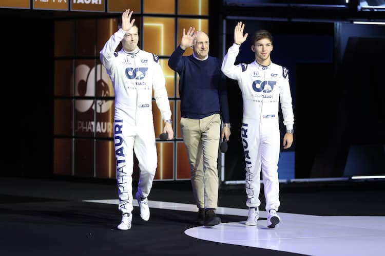 Franz Tost mit seinen Schützlingen Daniil Kyat und Pierre Gasly