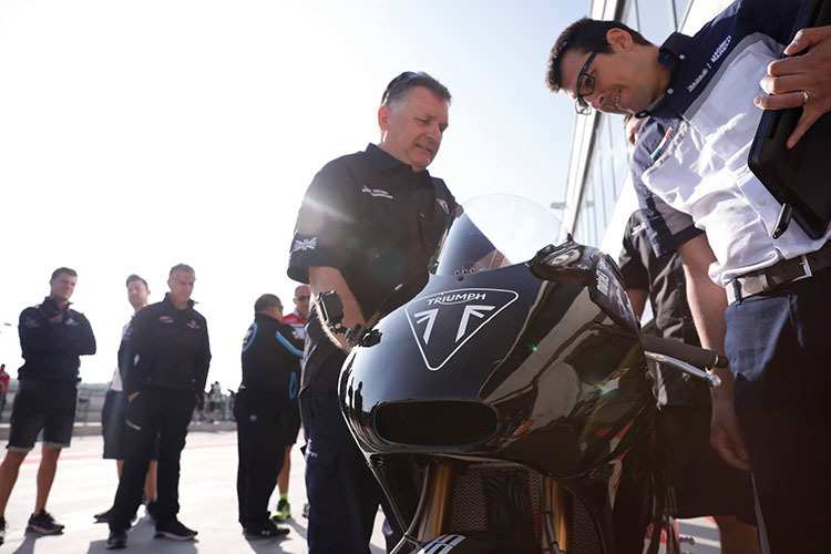 Triumph testete in Aragón