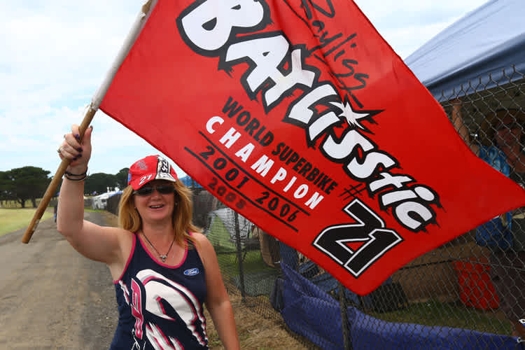 Die Fans waren Troy Bayliss für seinen Start sehr dankbar