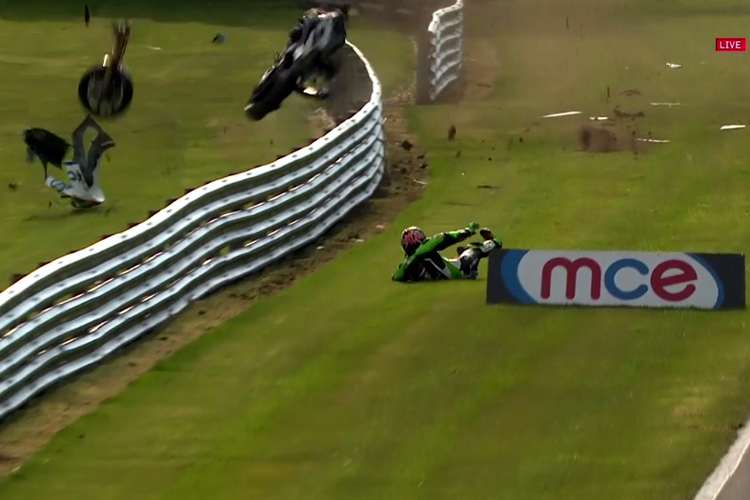 Leon Haslam hatte bei seinem Unfall in Oulton Park unbeschreibliches Glück