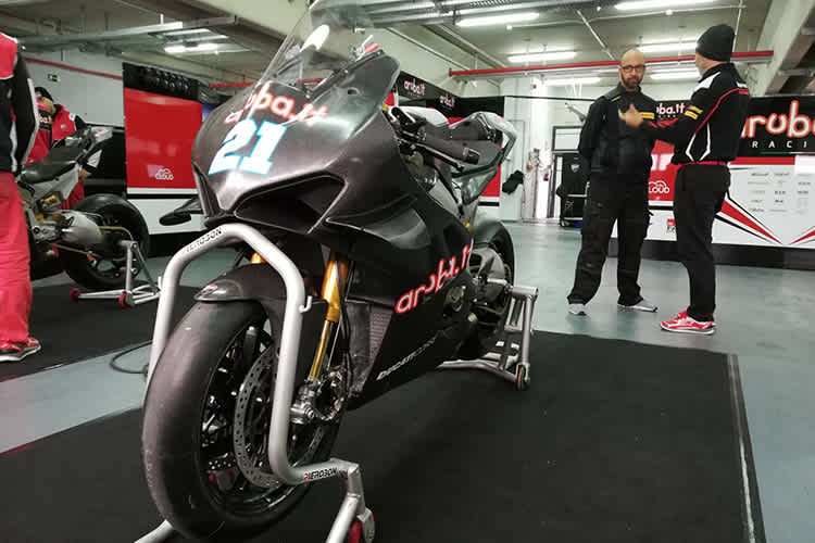 Markante Front: Die Ducati V4R mit Winglets