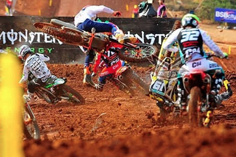 Der Horror-Crash nach dem Start zum zweiten Lauf