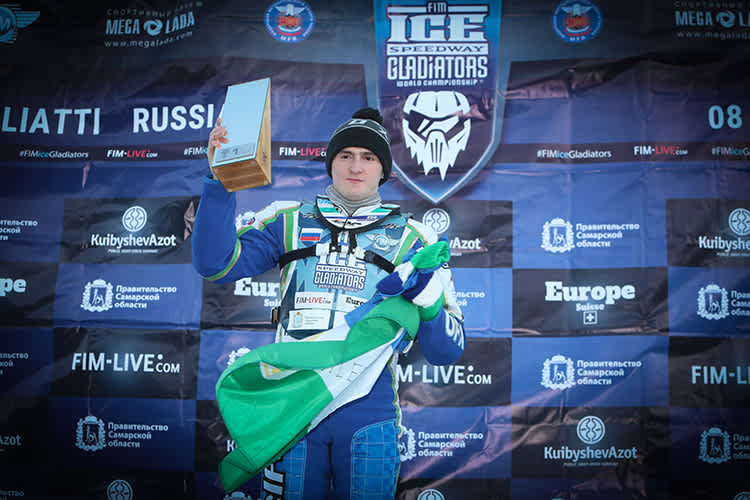 Dinar Valeev (weiß) gegen Weltmeister Koltakov