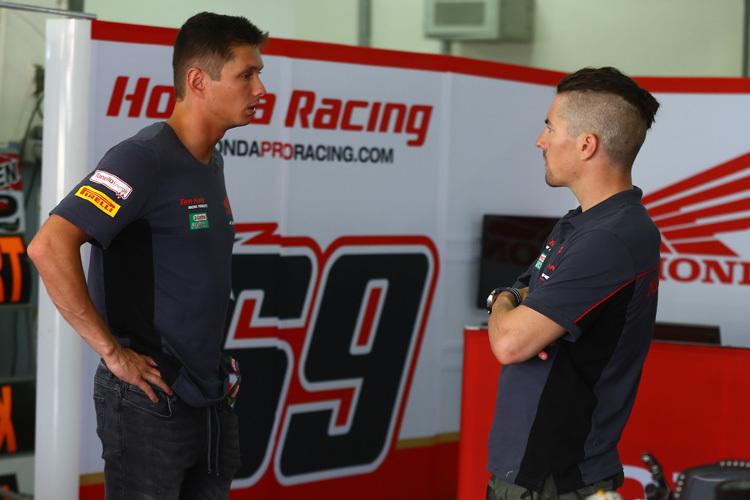 Michael van der Mark und Nicky Hayden im Parallelflug