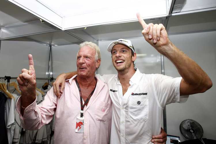 John und Jenson Button nach dem WM-Titel des Sohns in Brasilien 2009