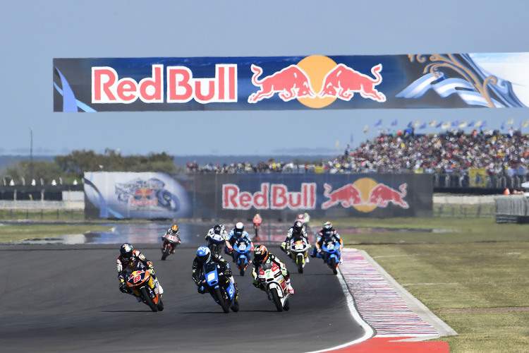 Nach dem Start: Vorne Miller (8), Fenati (5) und Vazquez (7)