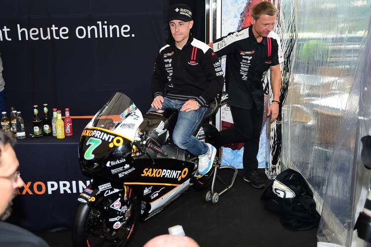 Efren Vazquez auf der neu designten Maschine