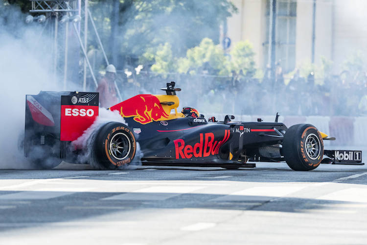 Max Verstappen liess in Budapest die Reifen qualmen  