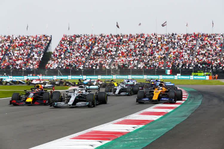 Max Verstappen und Lewis Hamilton gerieten schon früh im Rennen aneinander