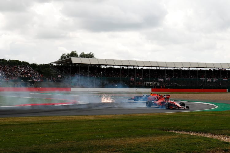 Kurz nach der Kollision zwischen Vettel und Verstappen in England