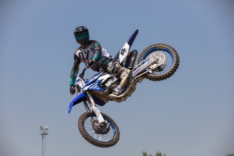 Die 2018er Yamaha YZ450F wird in Loket einem Renntest unterzogen