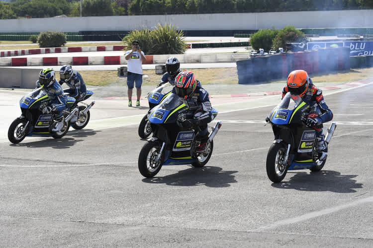 Auf dem Go-Kart-Kurs wurde auch mit MiniGP-Bikes gefahren