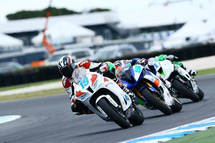 Kevin Wahr vor Fabio Menghi und Christian Gamarino