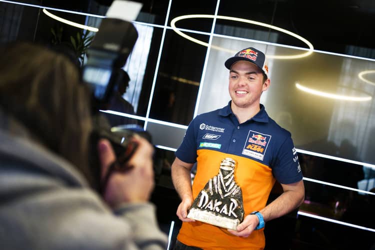 Matthias Walkner mit der Tuareg-Trophäe