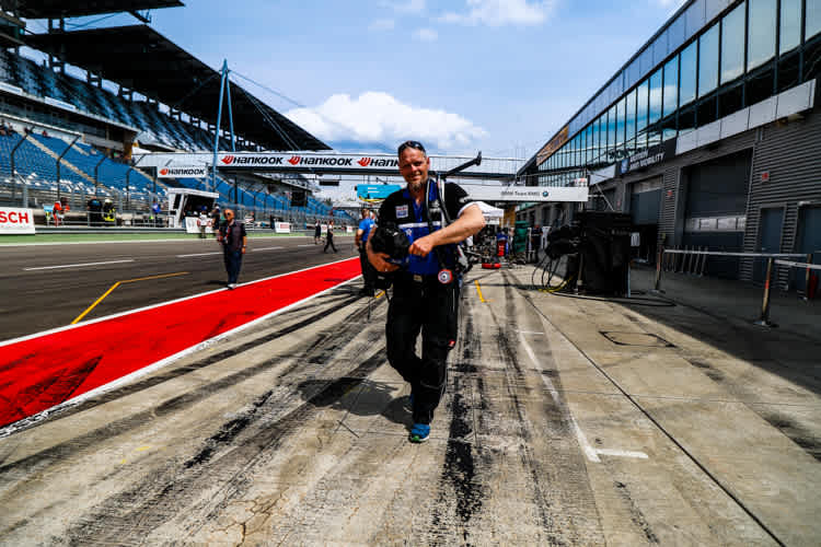 Die IDM Mechaniker sind früh am Start