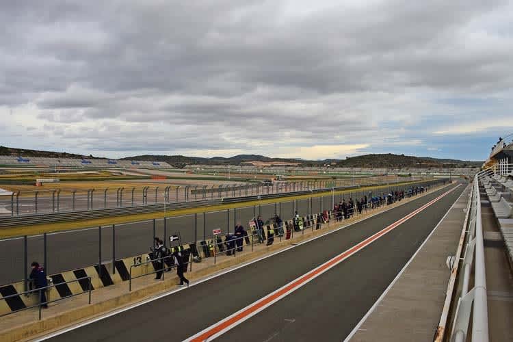 Über die Rennstrecke von Valencia ziehen erneut Regenwolken hinweg