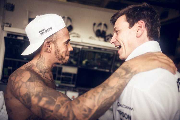 Toto Wolff mit Lewis Hamilton