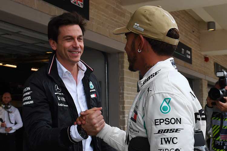 Toto Wolff mit Lewis Hamilton