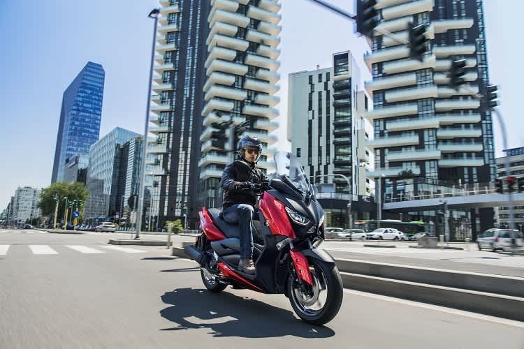 140.000 Pendler können sich nicht alle irren: Seit seiner Einführung ist der Yamaha X-Max 125 ein Bestseller