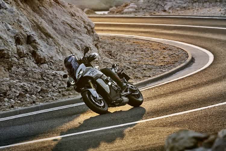 BMW S 1000 XR: Update mit Motor und Rahmen auf Basis der aktuellen S 1000 RR 