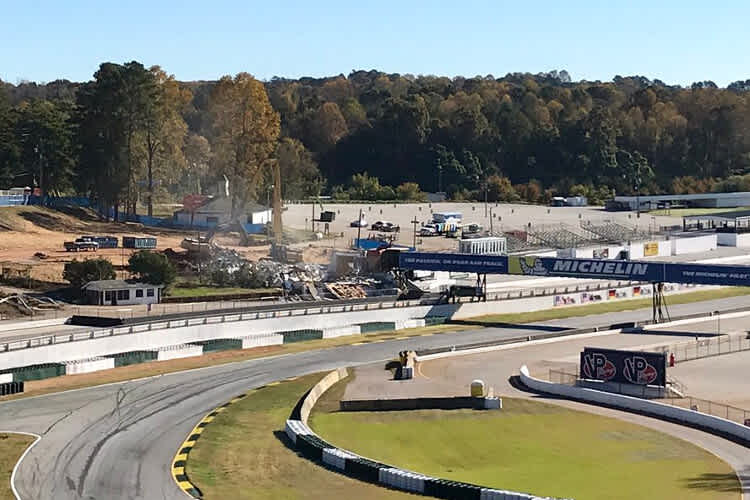 Der Blick von Turn 11 offenbart es: Der Tower in Road Atlanta ist abgerissen