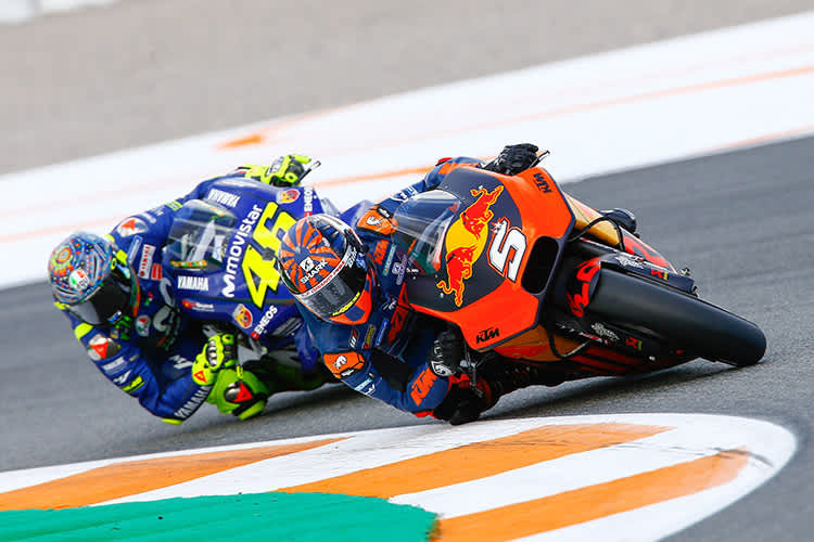 Valencia-Test: Johann Zarco auf der KTM vor Rossi