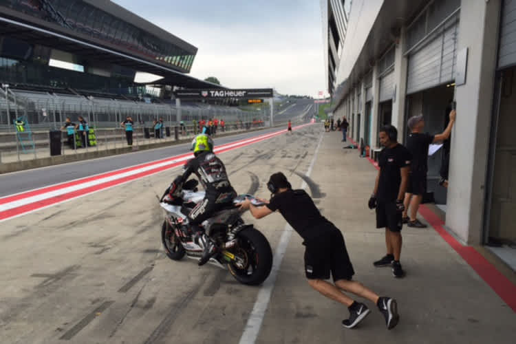 Johann Zarco beim Verlassen der Box in Spielberg