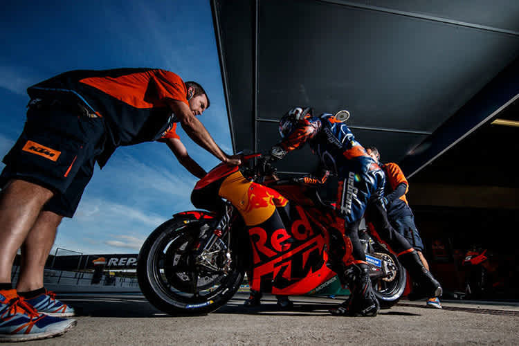 Johann Zarco auf der KTM RC16 in Jerez