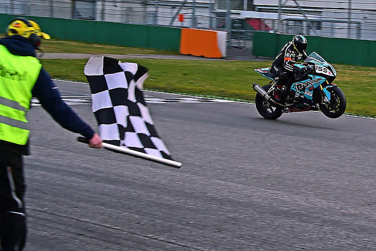 pepe-Tuning als Erste im Ziel