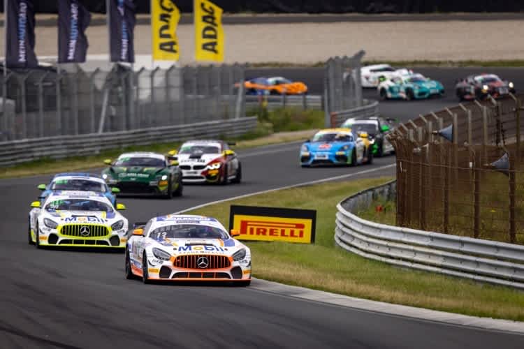 Die beiden Mercedes-AMG GT4 vom Team Zakspeed