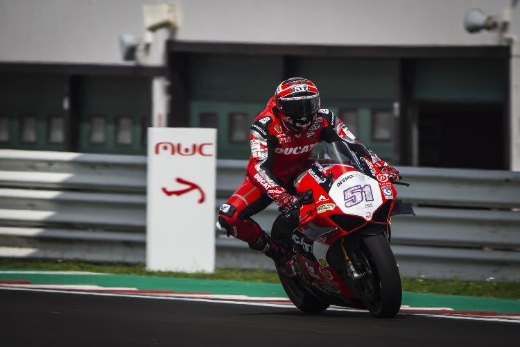 Michele Pirro führte seine Panigale V4R aus