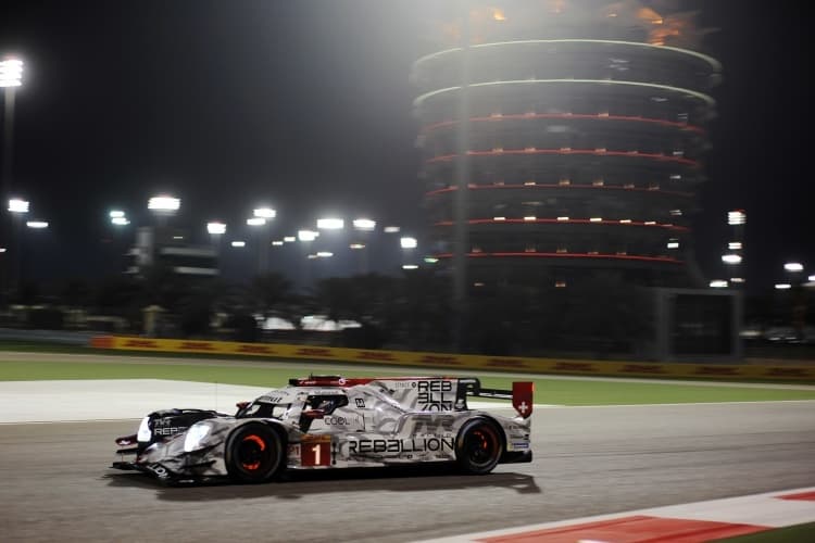 Der Rebellion R13 auf der Rennstrecke in Bahrain