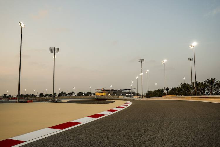 Die langsameren Kurven auf dem Aussenkurs bewirken, dass mehr Energie auf die Hinterreifen wirkt