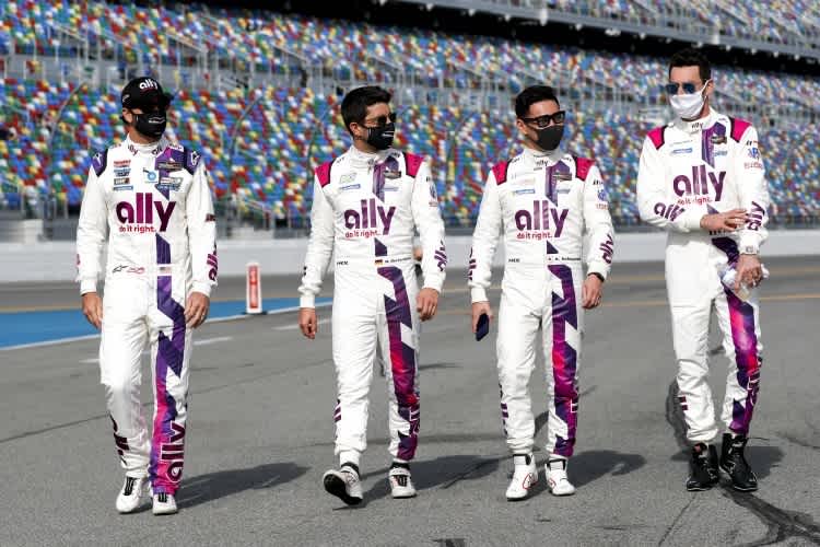 Bei den 24h Daytona noch zu viert: (v. li.) Jimmie Johnson, Mike Rockenfeller, Kamui Kobayashi und Simon Pagenaud