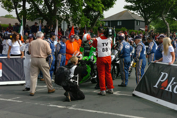 2020 könnten die Fahrer virtuell Aufstellung für die TT-Rennen Aufstellung nehmen