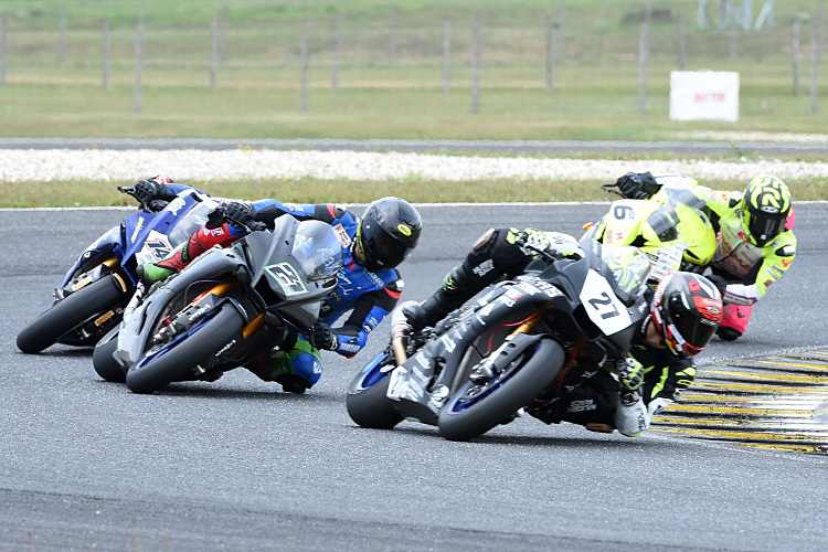 Balint Kovacs (27), Hannes Schafzahl (21), Geri Gesslbauer (verdeckt), Michal Prasek (6)